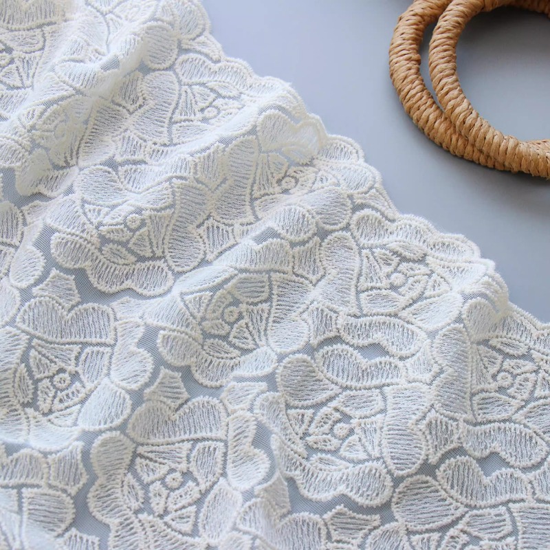 Sewing Thread In Textile - Fil de coton brodé en Tulle